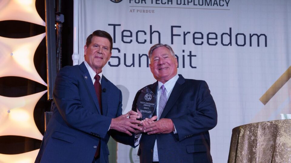 Keith Krach awards the 2023 Tech Freedom Award to Roger Robinson, Jr. for his efforts to combat authoritarian regimes